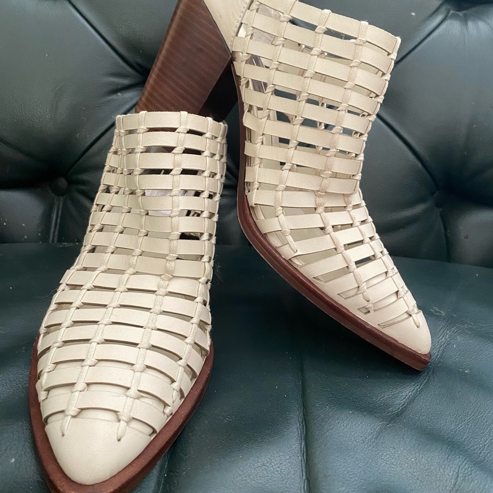 Dolce Vita NEW summer Booties beautiful design, color beige,size 10, No Box